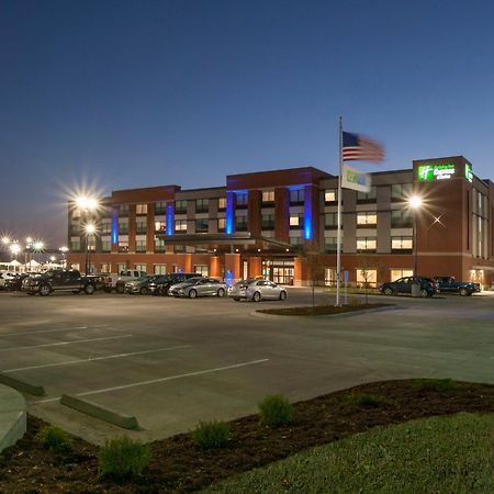 Holiday Inn Express & Suites - Dodge City By Ihg Eksteriør bilde