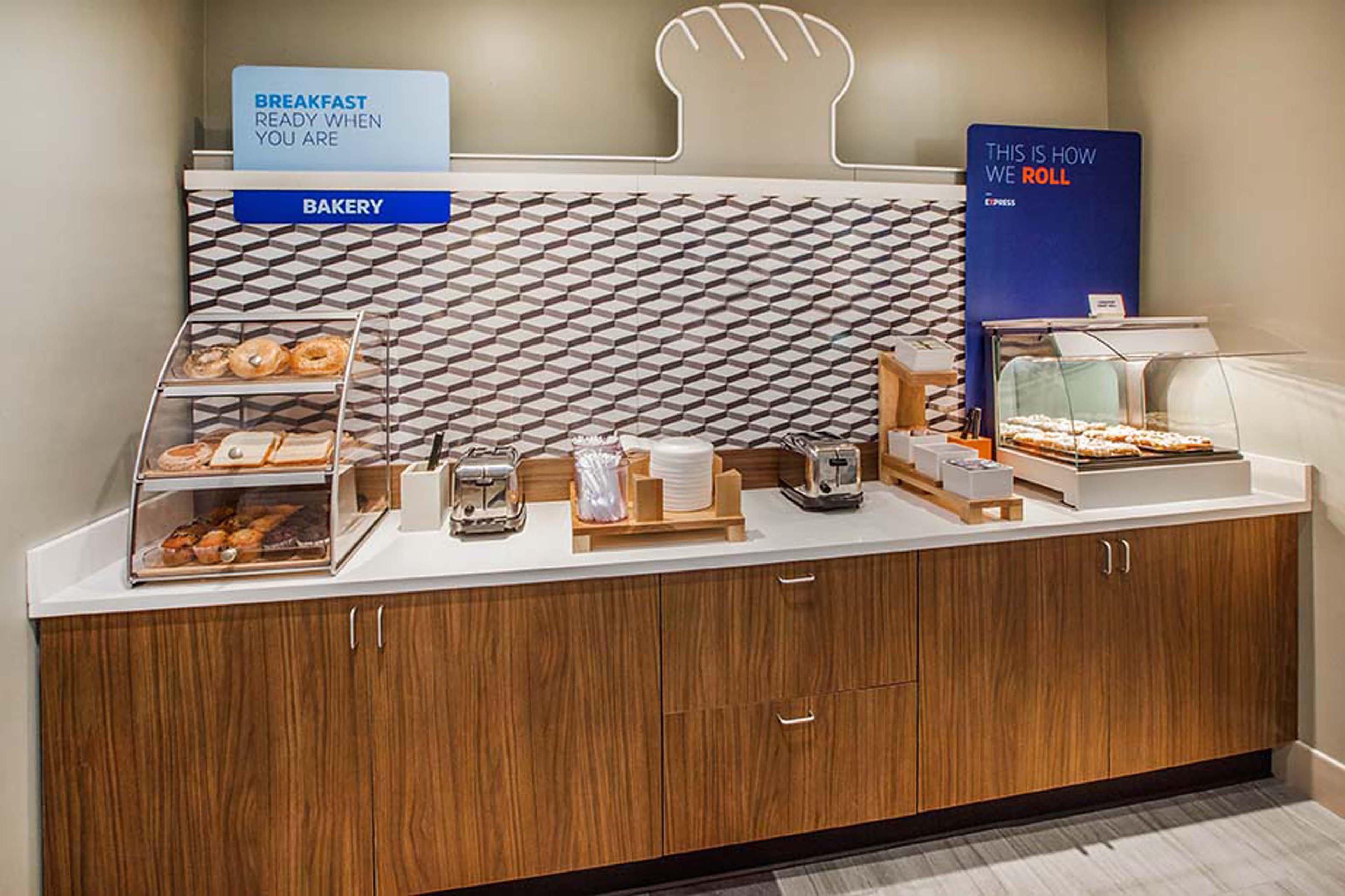 Holiday Inn Express & Suites - Dodge City By Ihg Eksteriør bilde