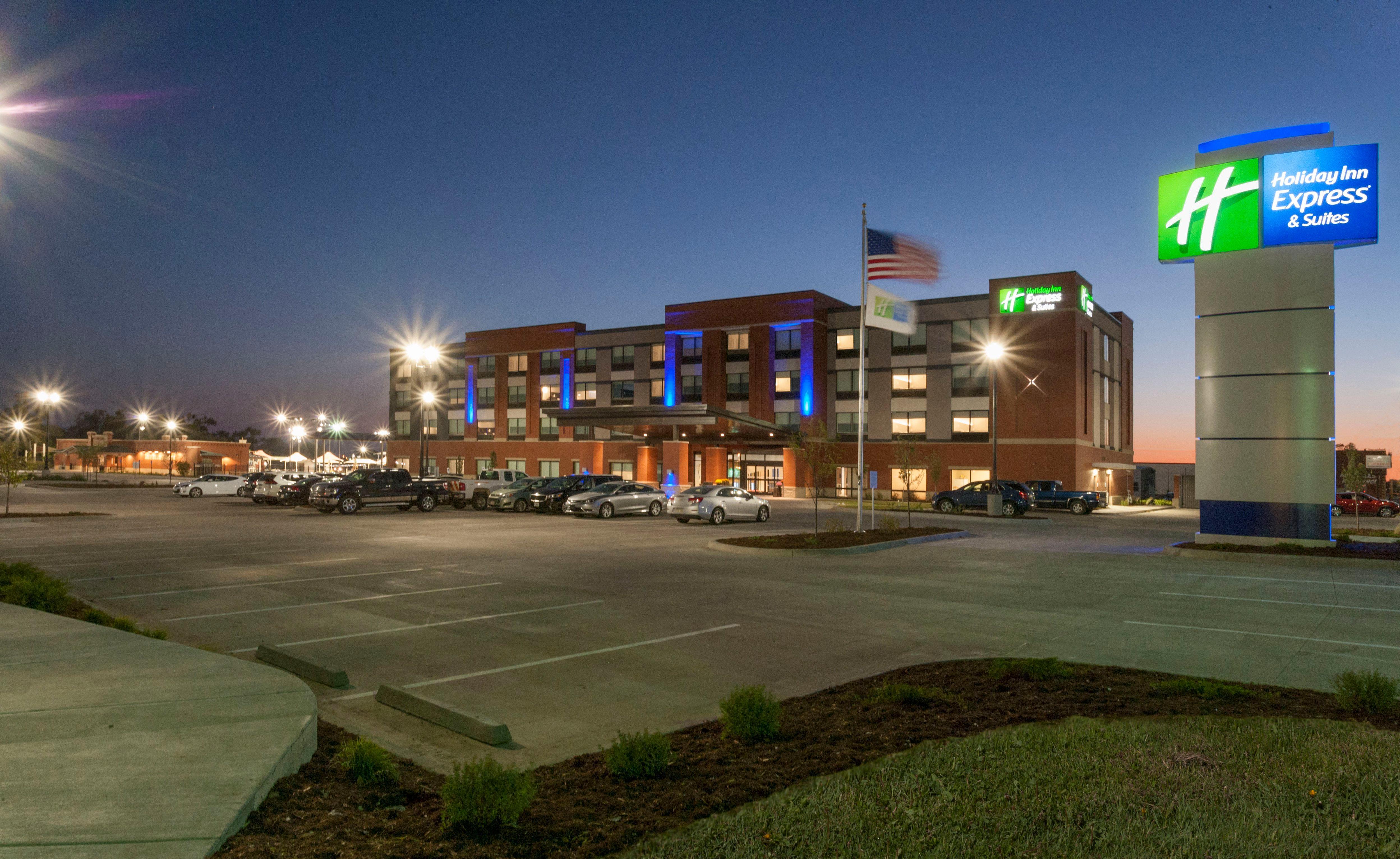 Holiday Inn Express & Suites - Dodge City By Ihg Eksteriør bilde