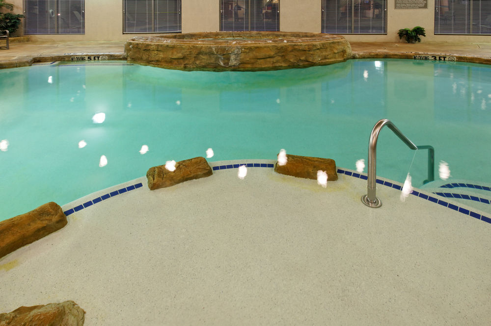 Holiday Inn Express & Suites - Dodge City By Ihg Eksteriør bilde