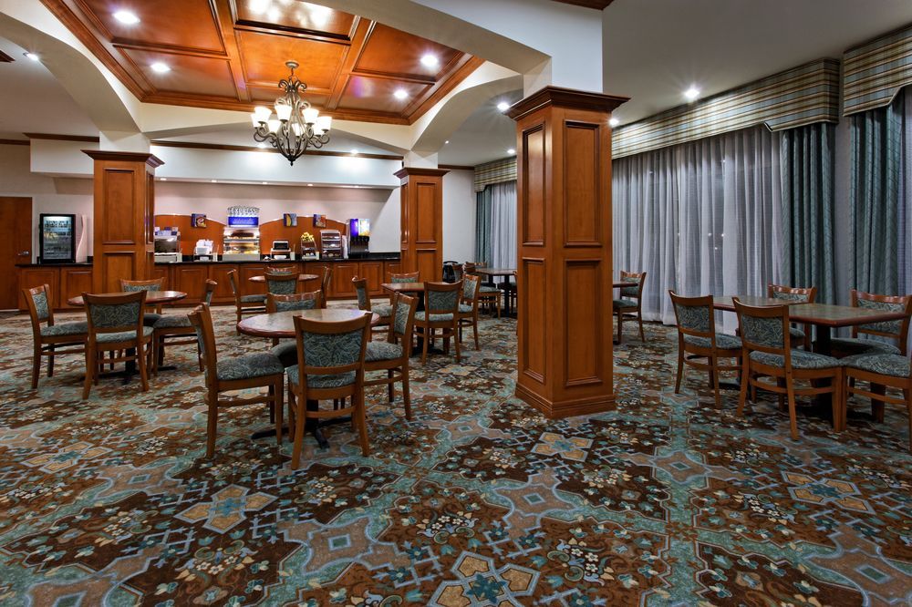 Holiday Inn Express & Suites - Dodge City By Ihg Eksteriør bilde