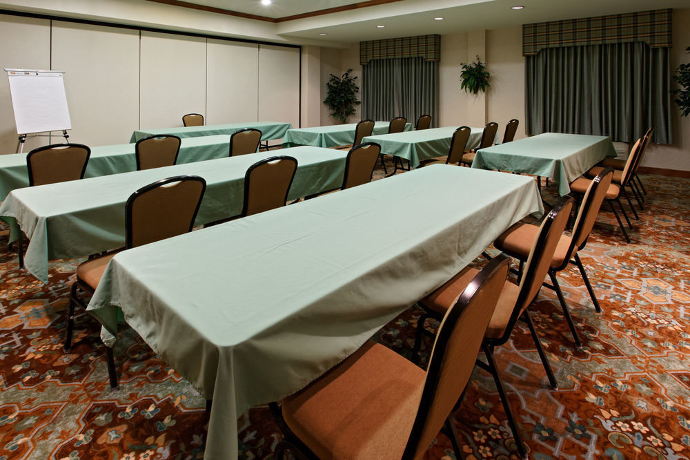 Holiday Inn Express & Suites - Dodge City By Ihg Eksteriør bilde